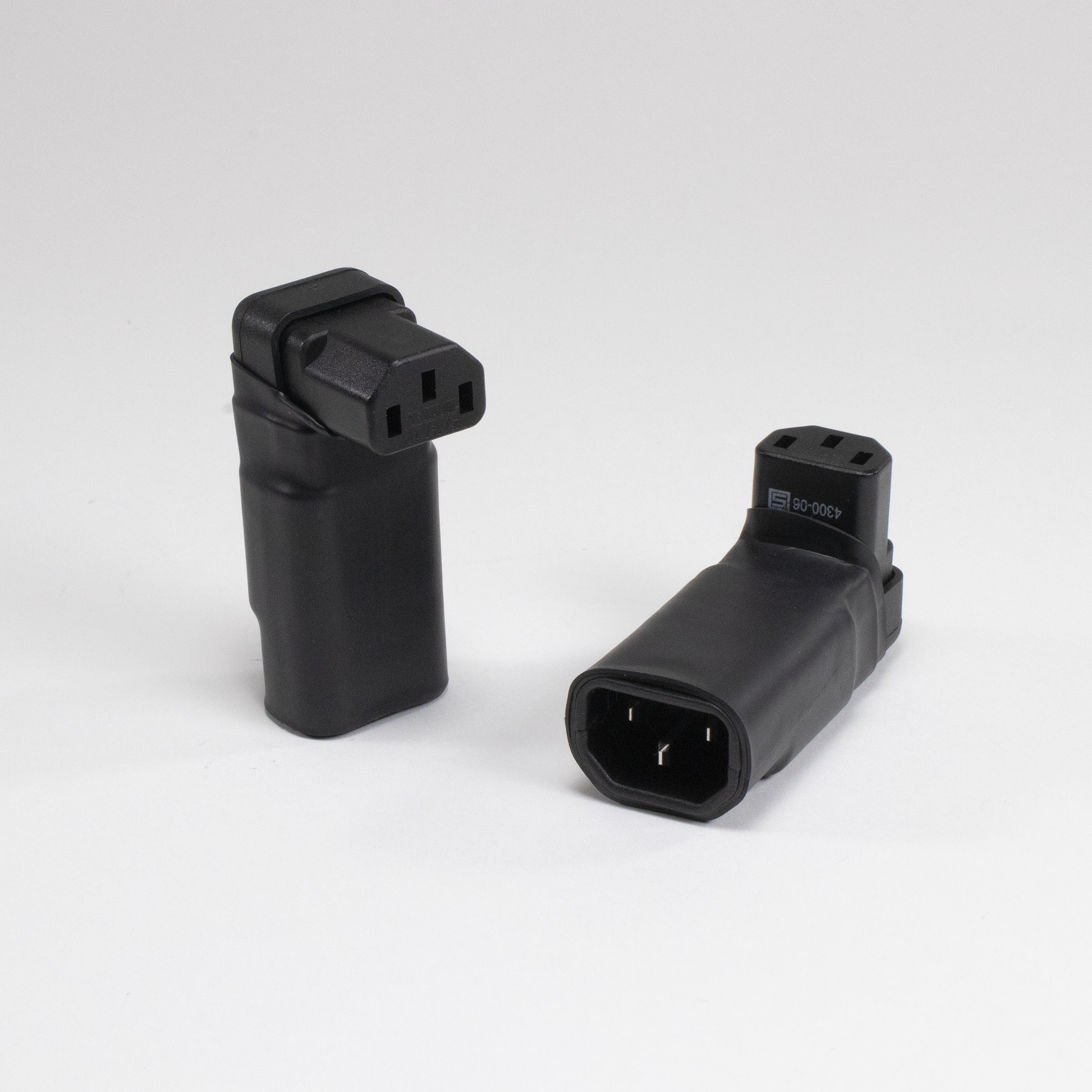 Voodoo Cable Vertical Right-Angle 15 amp IEC Adapter