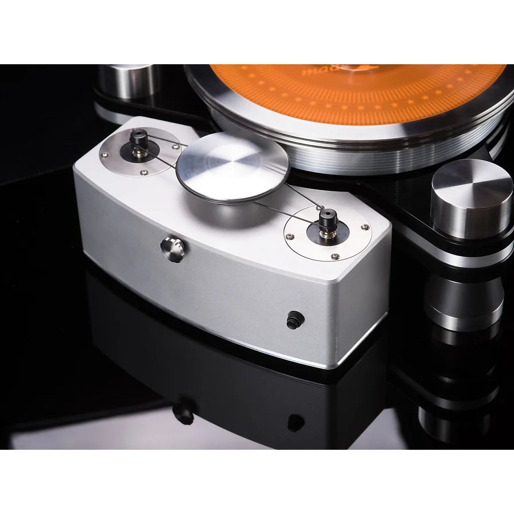 VPI Avenger Plus Turntable