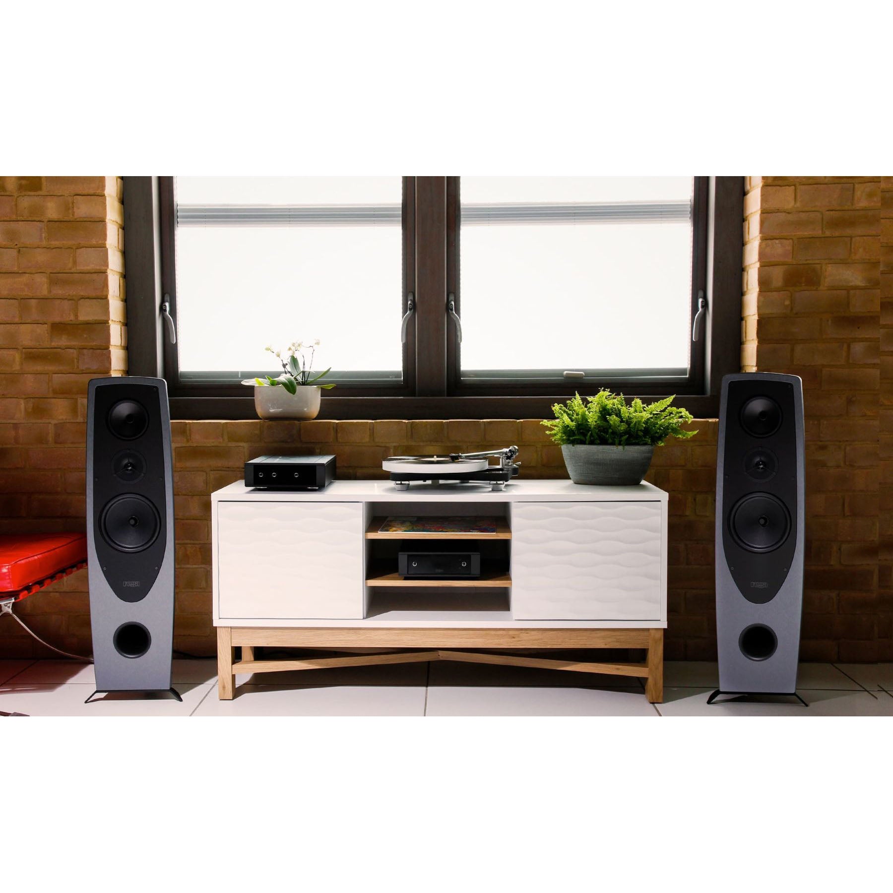 Rega Naia Turntable