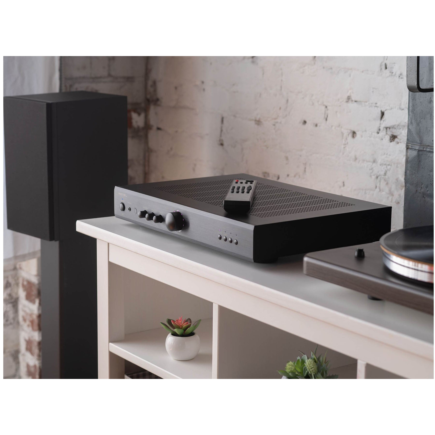Rotel A8 Integrated Amplifier