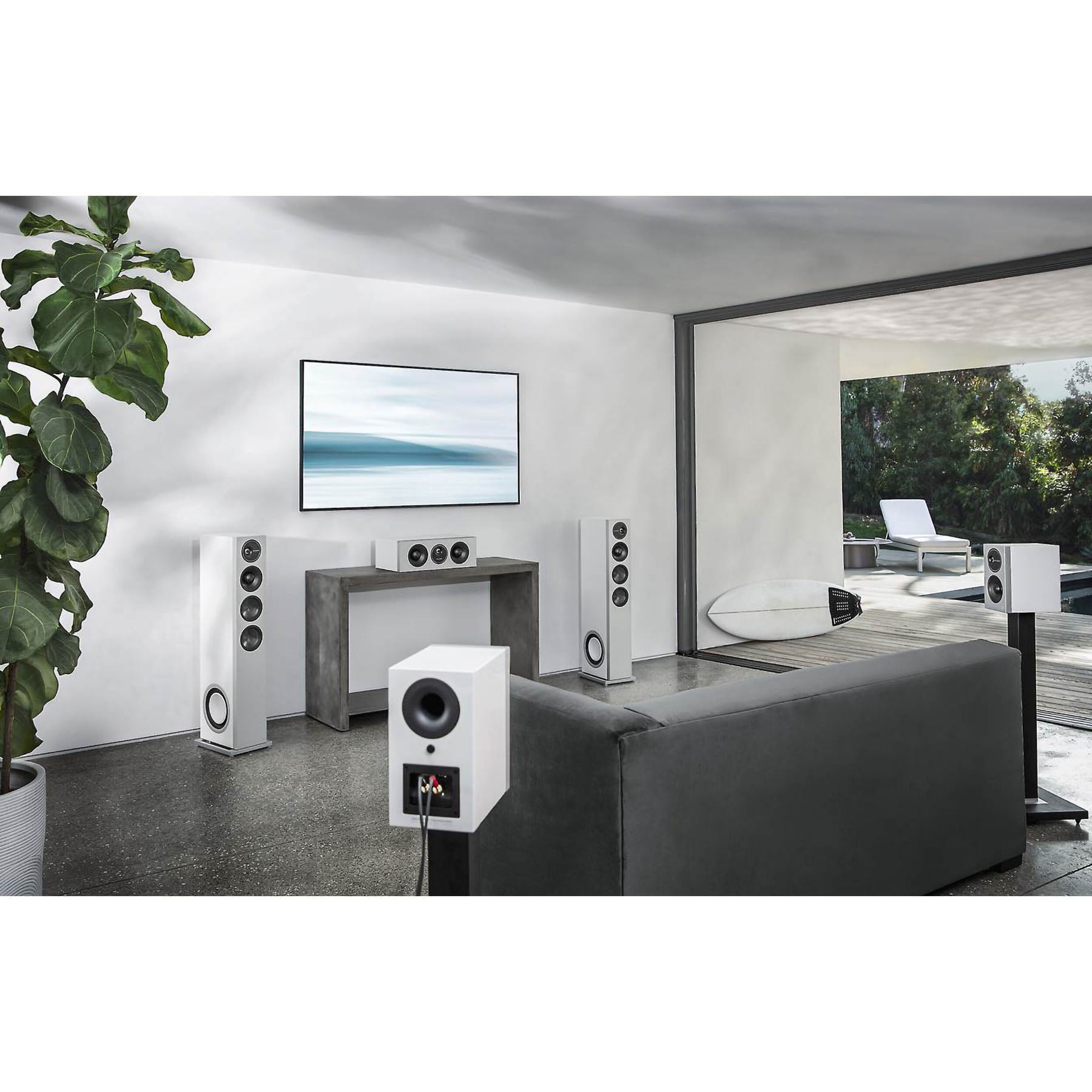 [Ex-demo] Definitive Technology Demand Series D5C Two-Way Centre Channel Speaker