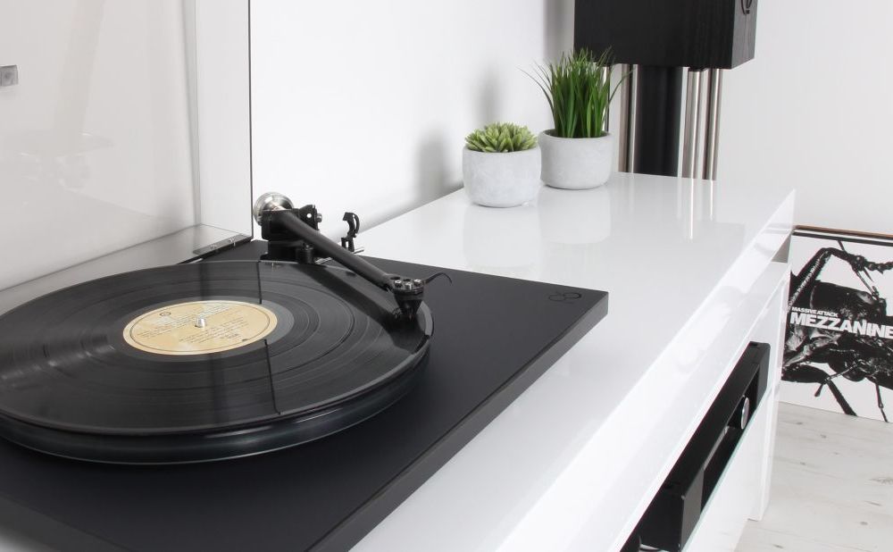 Rega Planar 6 Turntable