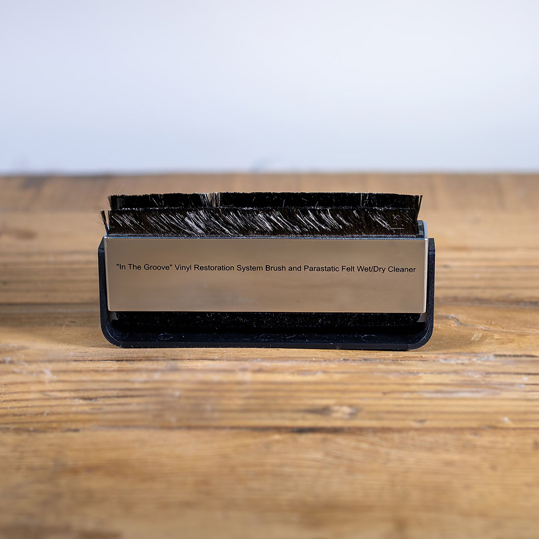 Kirmuss Audio KA-B1 Combination Two-In-One Carbon Fibre Brush with Parastatic Felt Brush