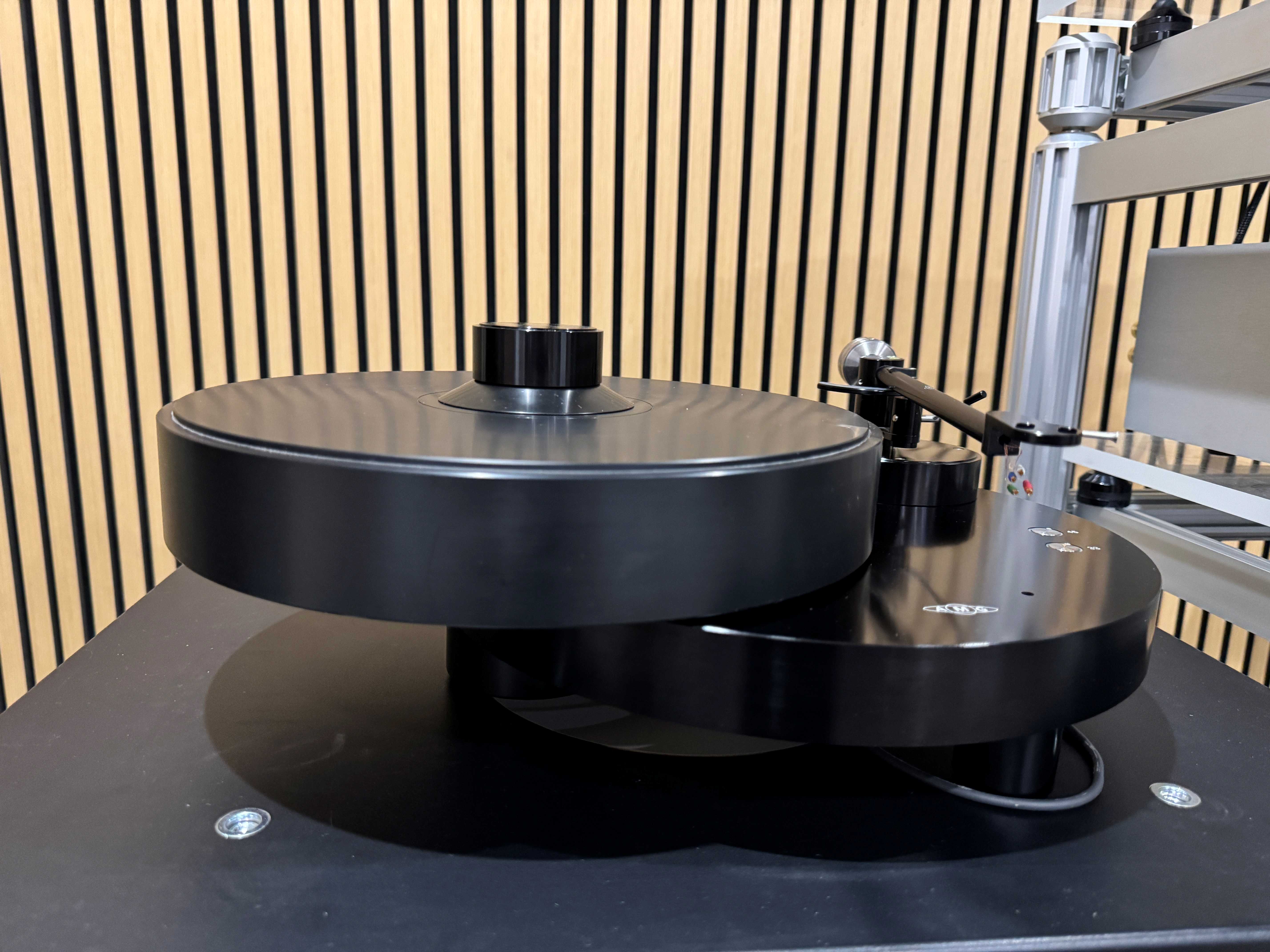 AMG Giro MkII Turntable with AMG 9W2 Tonearm (Traded in)