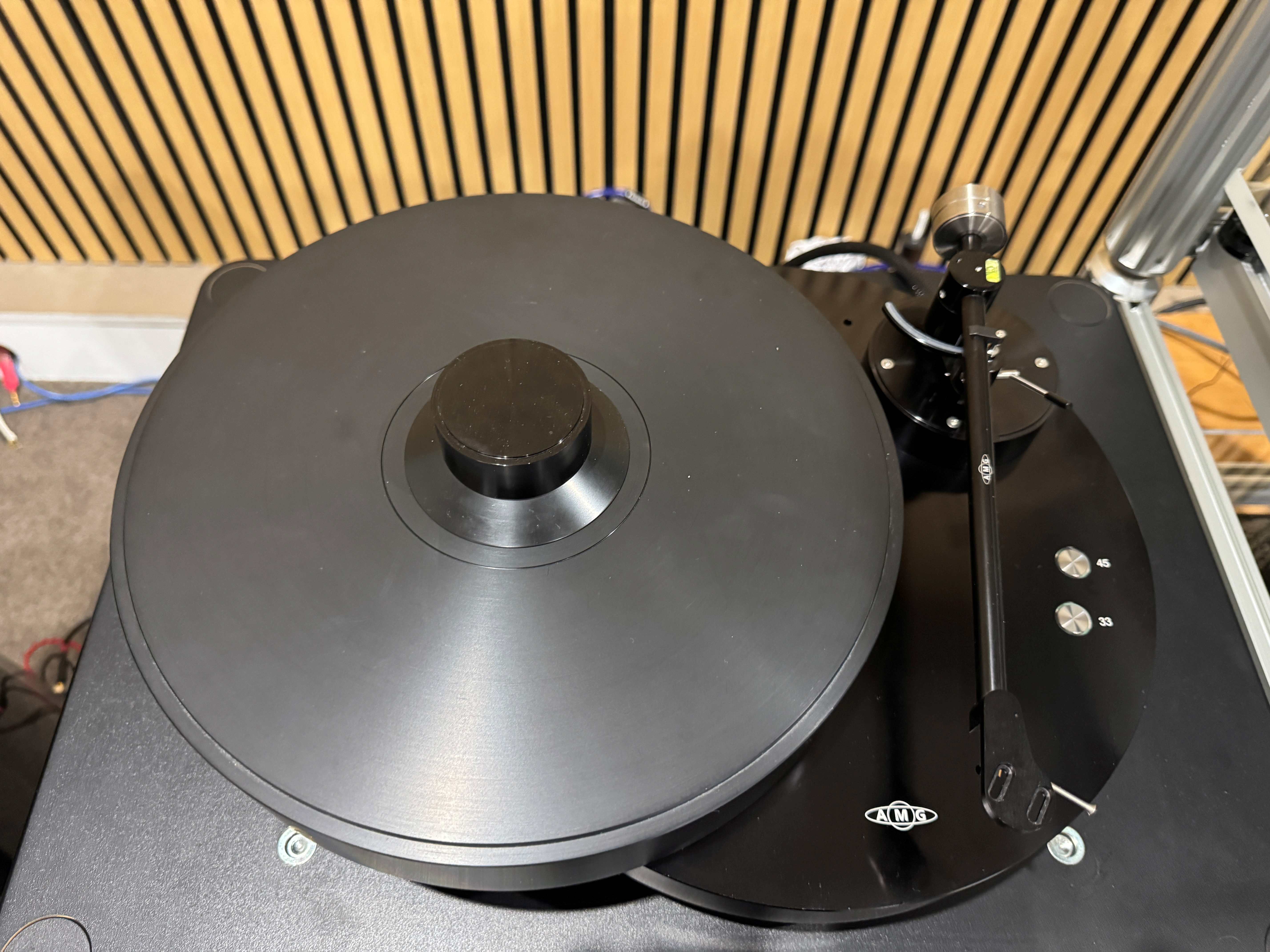 AMG Giro MkII Turntable with AMG 9W2 Tonearm (Traded in)