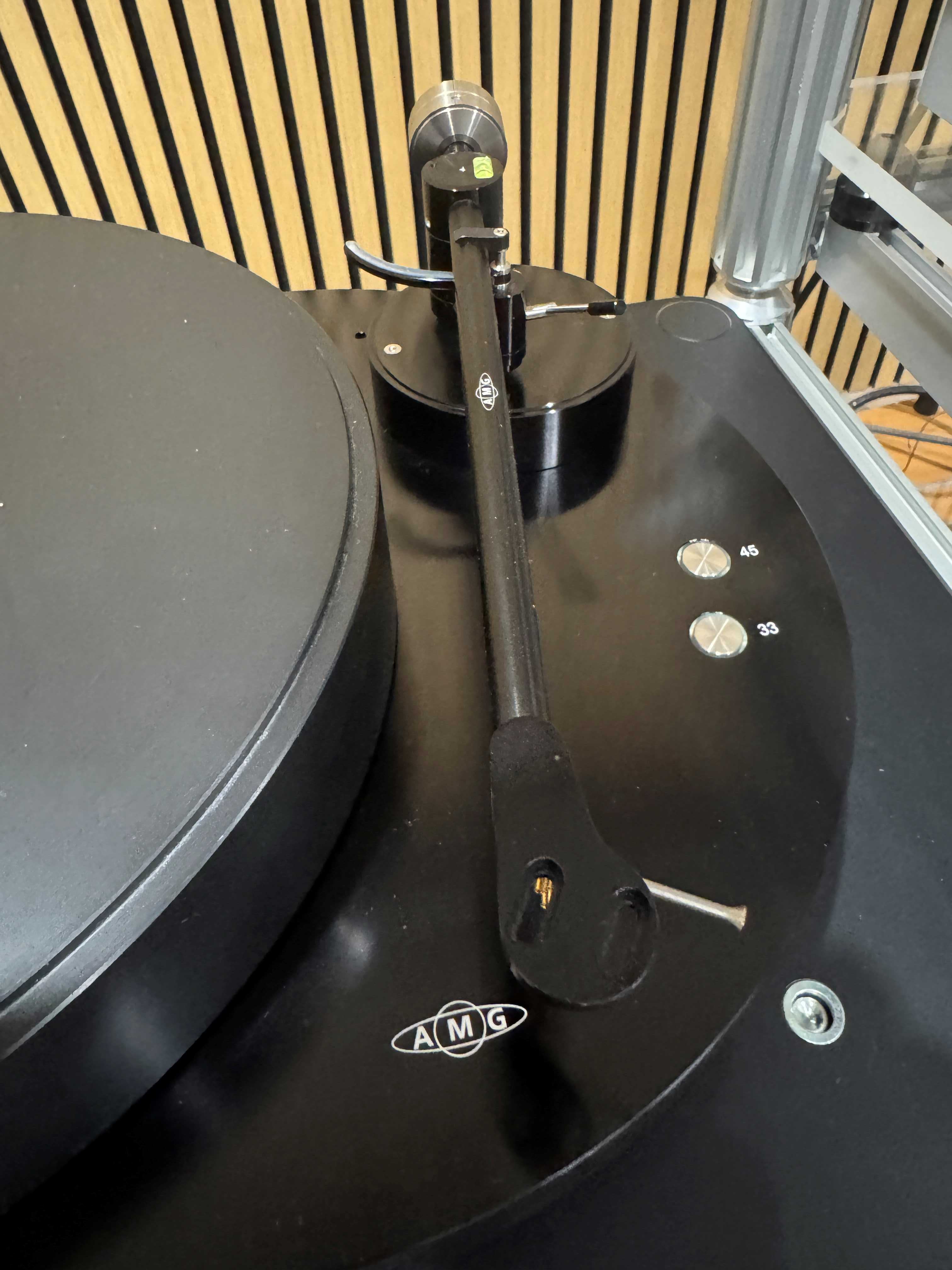 AMG Giro MkII Turntable with AMG 9W2 Tonearm (Traded in)