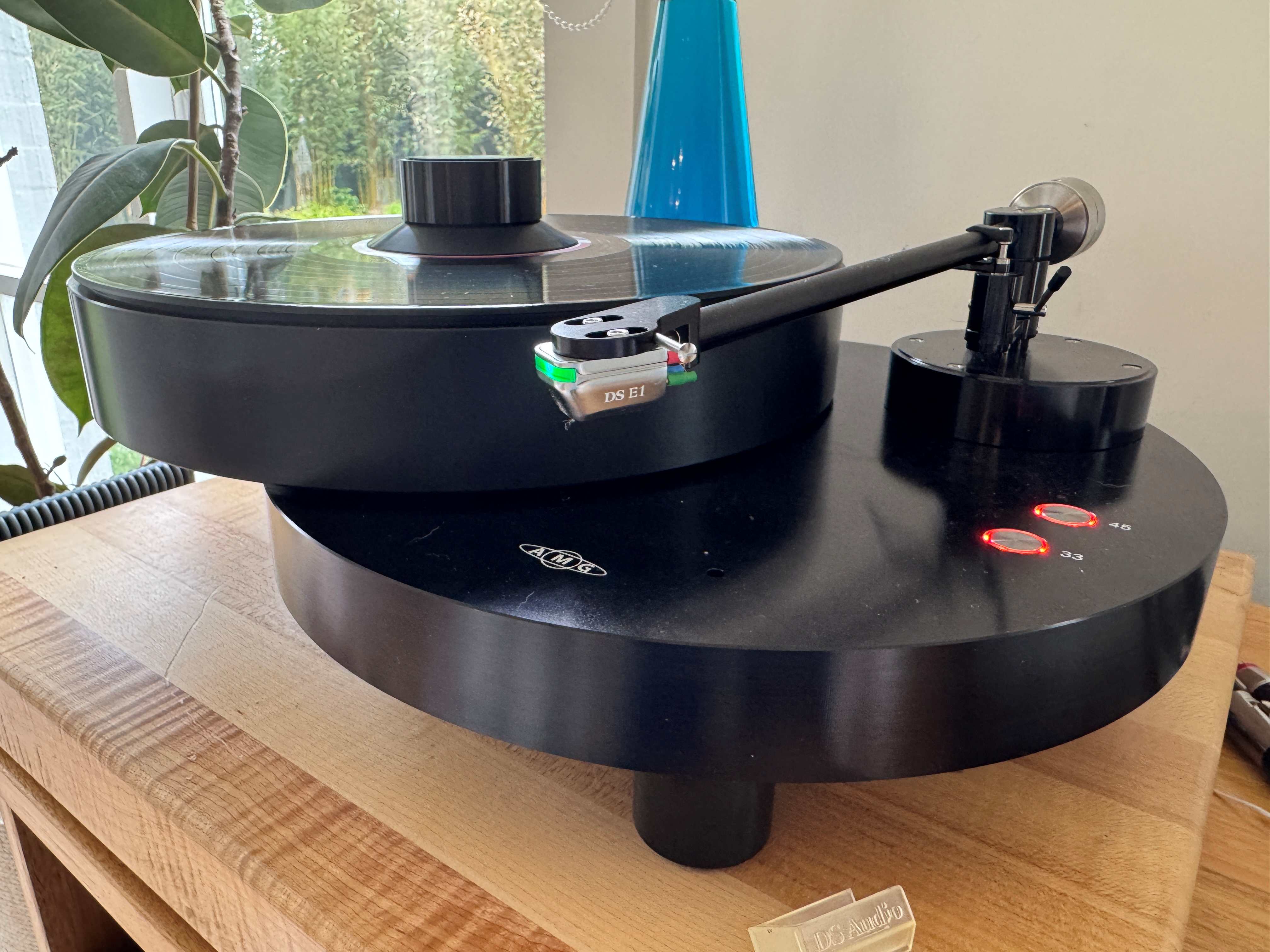 AMG Giro MkII Turntable with AMG 9W2 Tonearm (Traded in)
