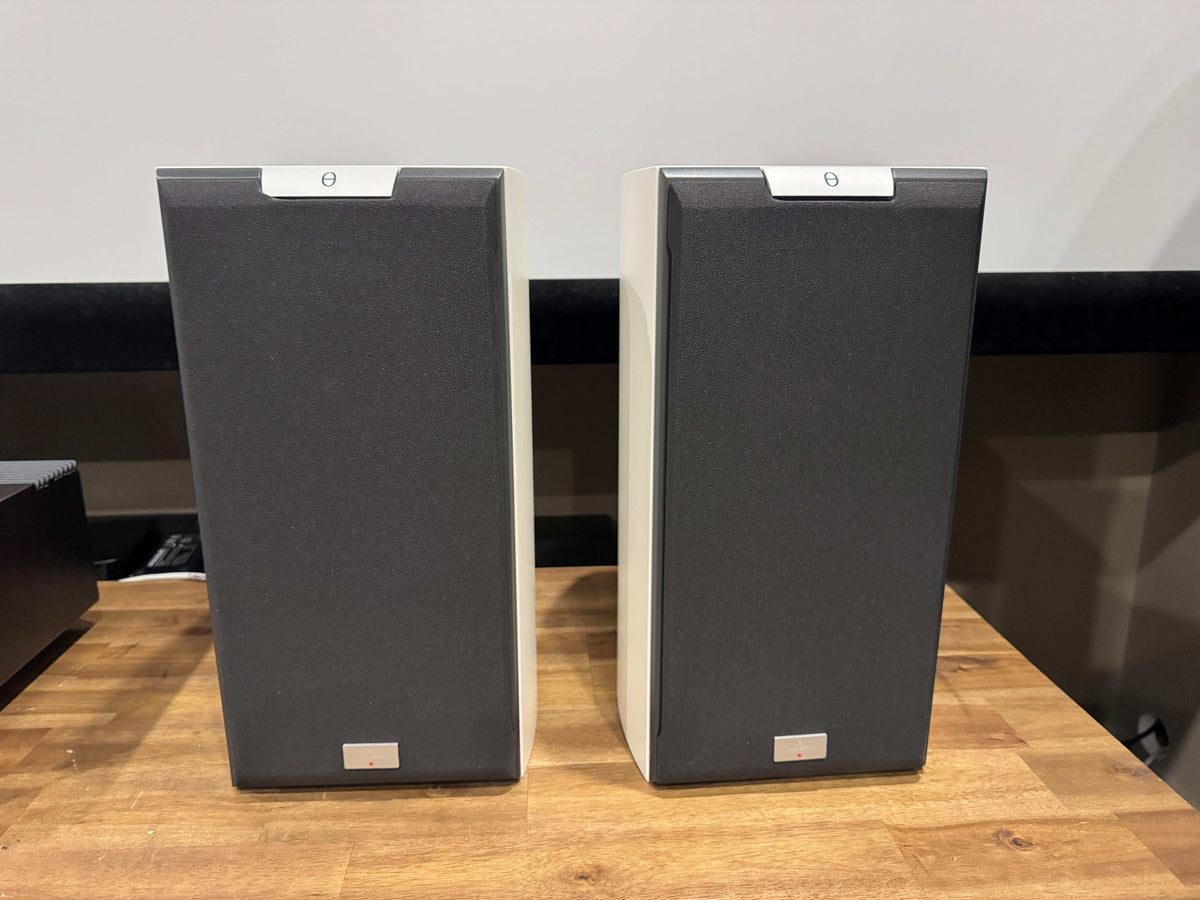 Audiovector SR1 Super Bookshelf Speakers (pair) - White [trade-in]