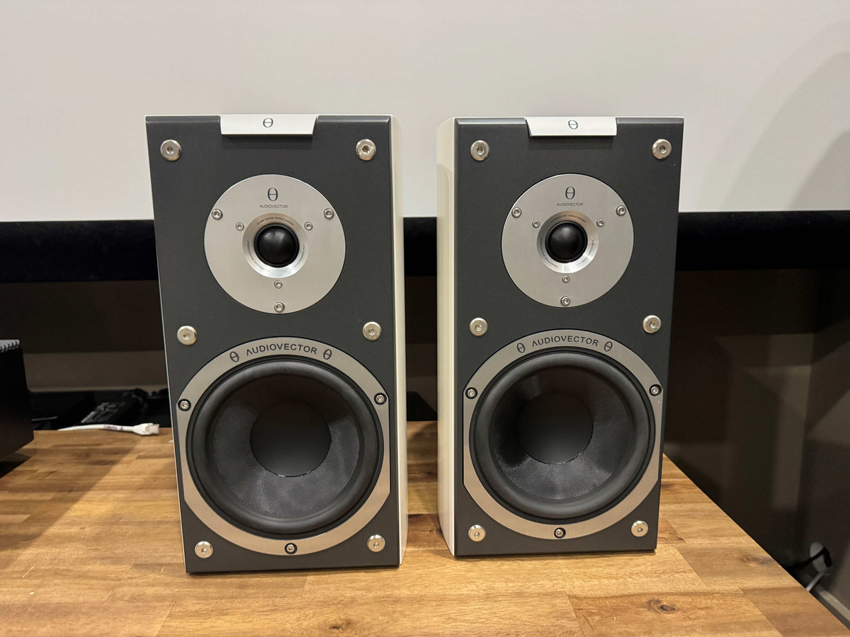 Audiovector SR1 Super Bookshelf Speakers (pair) - White [trade-in]