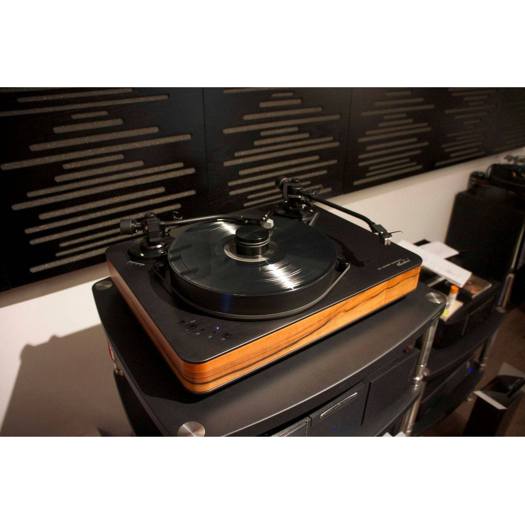 Dr. Feickert Analogue Blackbird Turntable